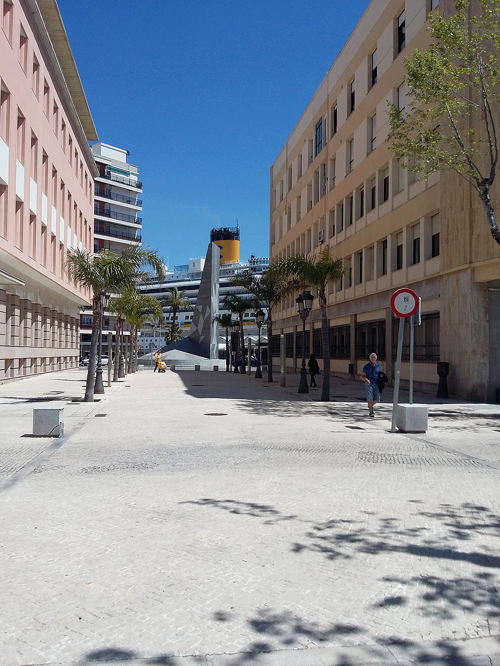 Cruise ship at end of Plaza de la Hispanidad