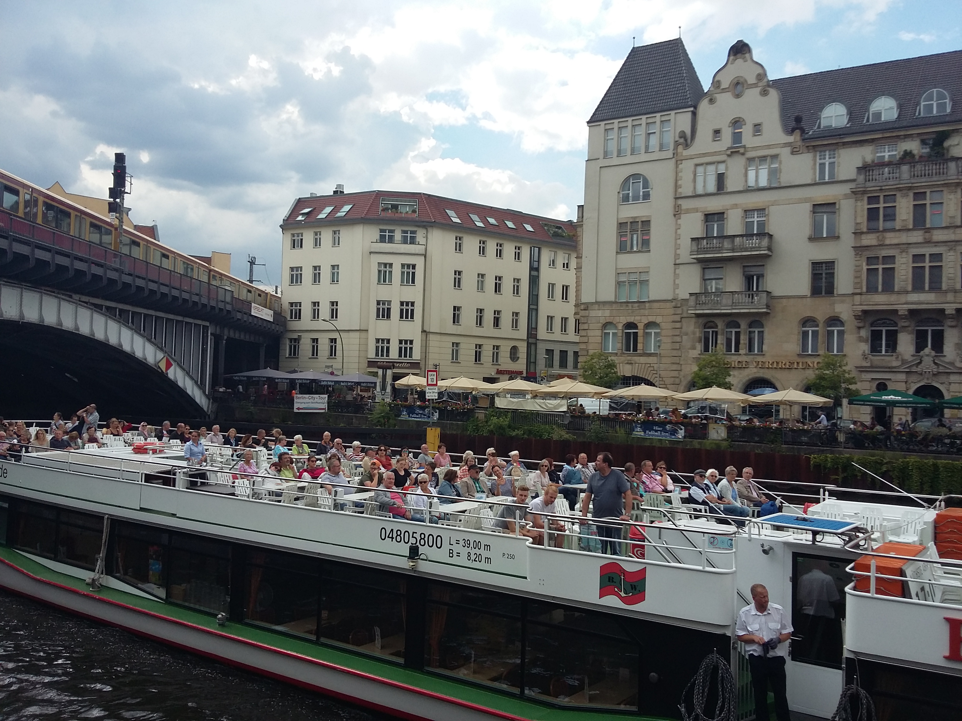 City Tour 3 on River Spree start City Tour 3 on River Spree start